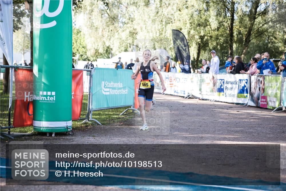 06.09.2026 - 20. Norderstedt Triathlon H.Heesch http://msf.ph/oto/10198513 06.09.2026 09:45:17 Ziel 664, 665 meine-sportfotos.de