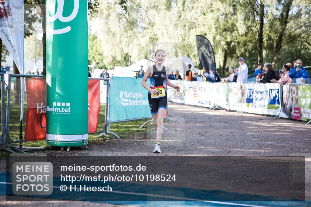06.09.2026 - 20. Norderstedt Triathlon H.Heesch http://msf.ph/oto/10198524 06.09.2026 09:45:18 Ziel 664, 665 meine-sportfotos.de