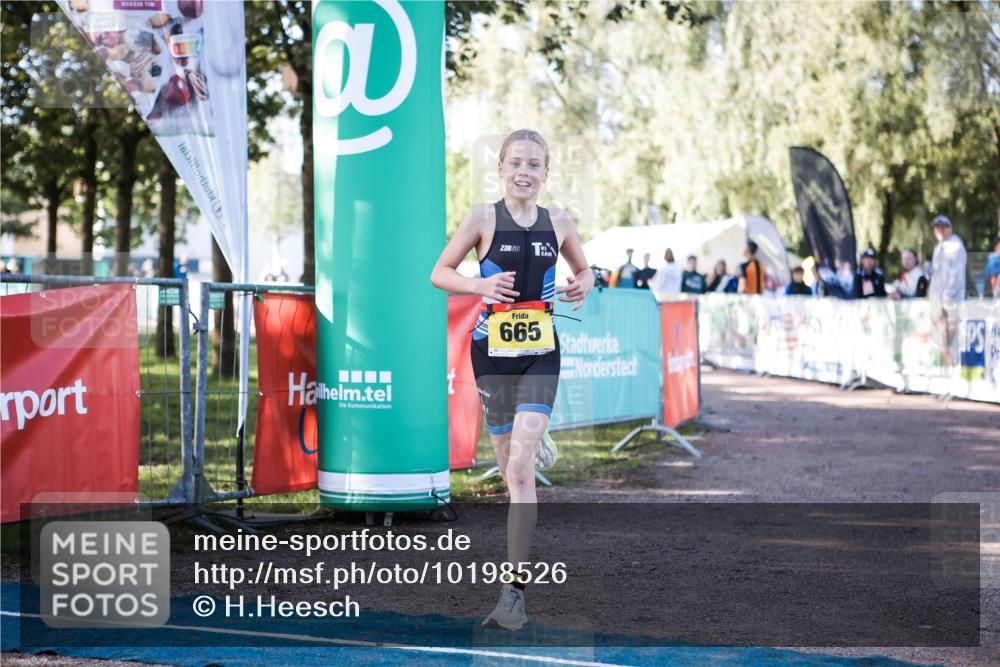 06.09.2026 - 20. Norderstedt Triathlon H.Heesch http://msf.ph/oto/10198526 06.09.2026 09:45:18 Ziel 664, 665 meine-sportfotos.de