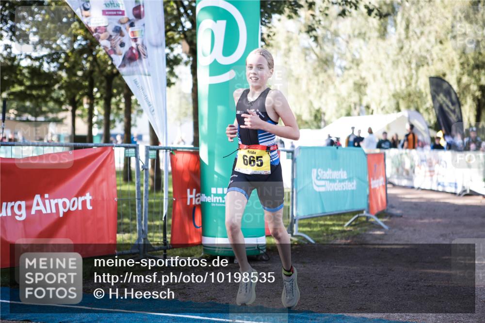 06.09.2026 - 20. Norderstedt Triathlon H.Heesch http://msf.ph/oto/10198535 06.09.2026 09:45:18 Ziel 664, 665 meine-sportfotos.de