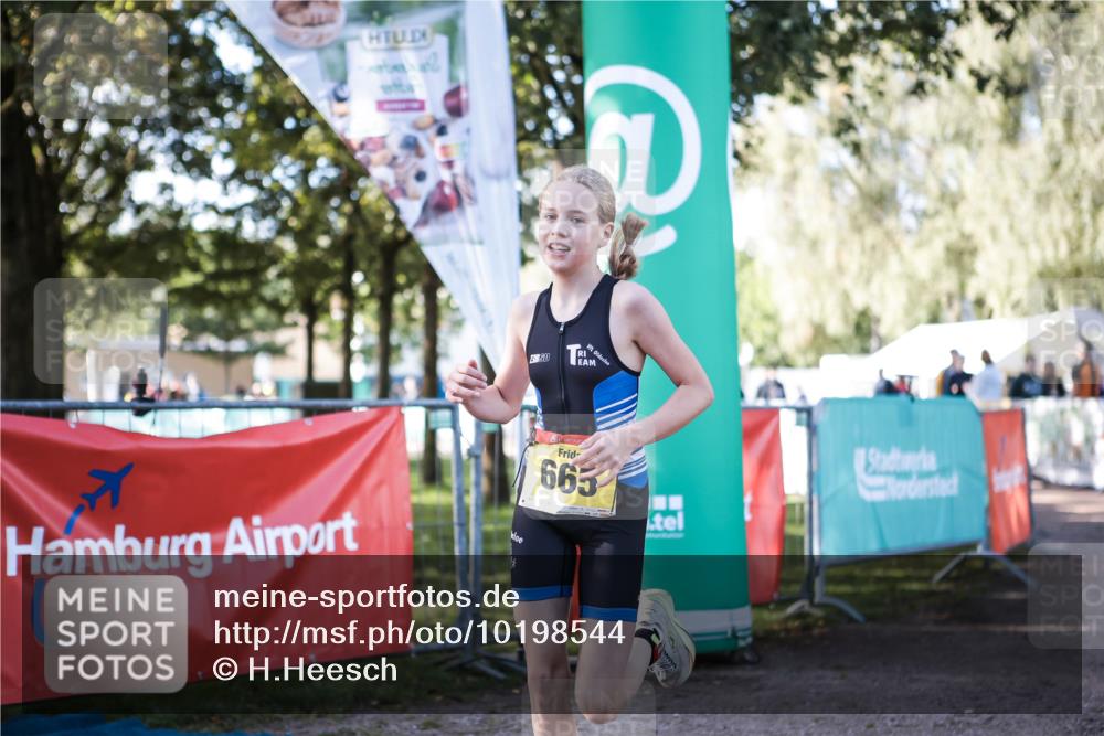 06.09.2026 - 20. Norderstedt Triathlon H.Heesch http://msf.ph/oto/10198544 06.09.2026 09:45:19 Ziel 664, 665 meine-sportfotos.de