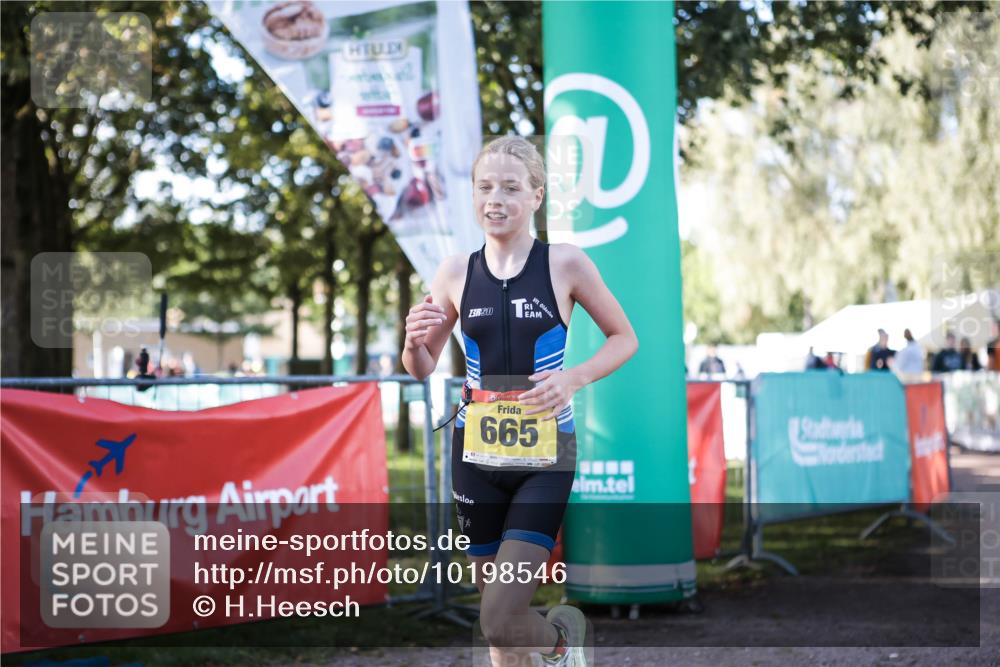 06.09.2026 - 20. Norderstedt Triathlon H.Heesch http://msf.ph/oto/10198546 06.09.2026 09:45:19 Ziel 664, 665 meine-sportfotos.de