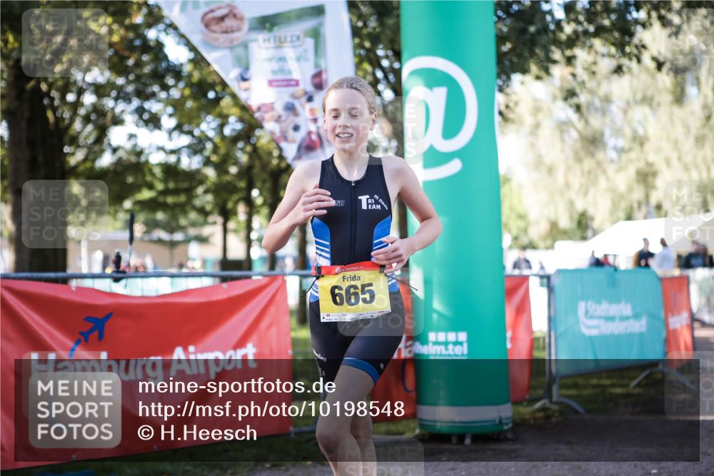 06.09.2026 - 20. Norderstedt Triathlon H.Heesch http://msf.ph/oto/10198548 06.09.2026 09:45:19 Ziel 664, 665 meine-sportfotos.de