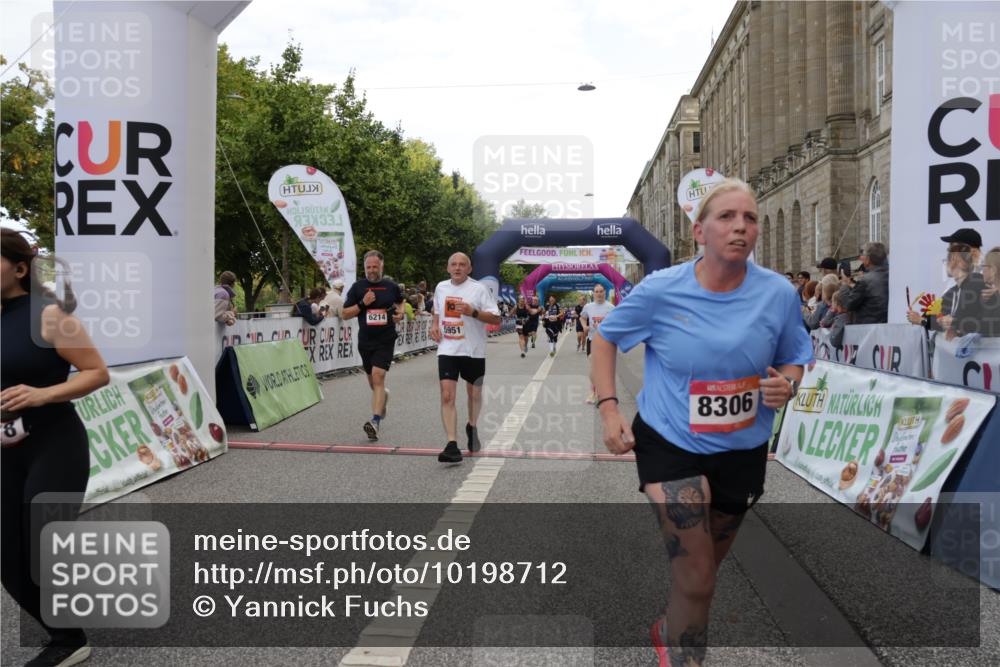 06.09.2026 - CURREX Alsterlauf Yannick Fuchs http://msf.ph/oto/10198712 06.09.2026 10:07:10 Ziel 2148, 2355, 3103, 3607, 4078, 4140, 5069, 5792, 5937, 5951, 6214, 8303, 8306 meine-sportfotos.de