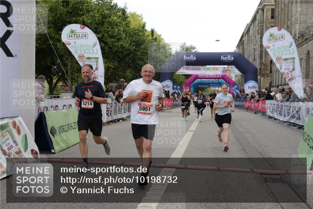 06.09.2026 - CURREX Alsterlauf Yannick Fuchs http://msf.ph/oto/10198732 06.09.2026 10:07:11 Ziel 2187, 2355, 2893, 3103, 3607, 4078, 4140, 5069, 5549, 5792, 5937, 5951, 6214, 8303, 8306 meine-sportfotos.de