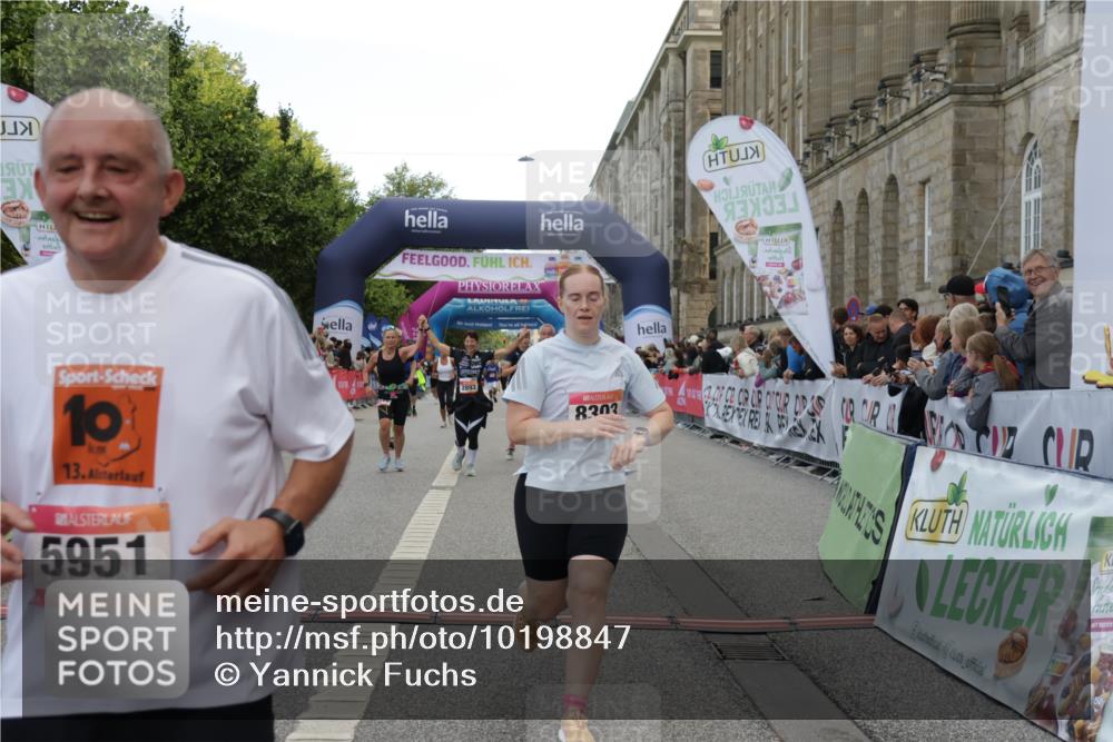 06.09.2026 - CURREX Alsterlauf Yannick Fuchs http://msf.ph/oto/10198847 06.09.2026 10:07:12 Ziel 2187, 2355, 2893, 2903, 3103, 3607, 4078, 4140, 5069, 5549, 5813, 5937, 5951, 6214, 8303, 8306 meine-sportfotos.de