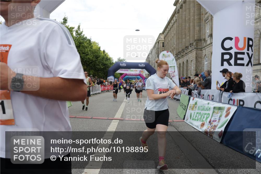 06.09.2026 - CURREX Alsterlauf Yannick Fuchs http://msf.ph/oto/10198895 06.09.2026 10:07:13 Ziel 2187, 2355, 2893, 2903, 3103, 3607, 4078, 4140, 5069, 5549, 5813, 5951, 6214, 8303, 8306 meine-sportfotos.de