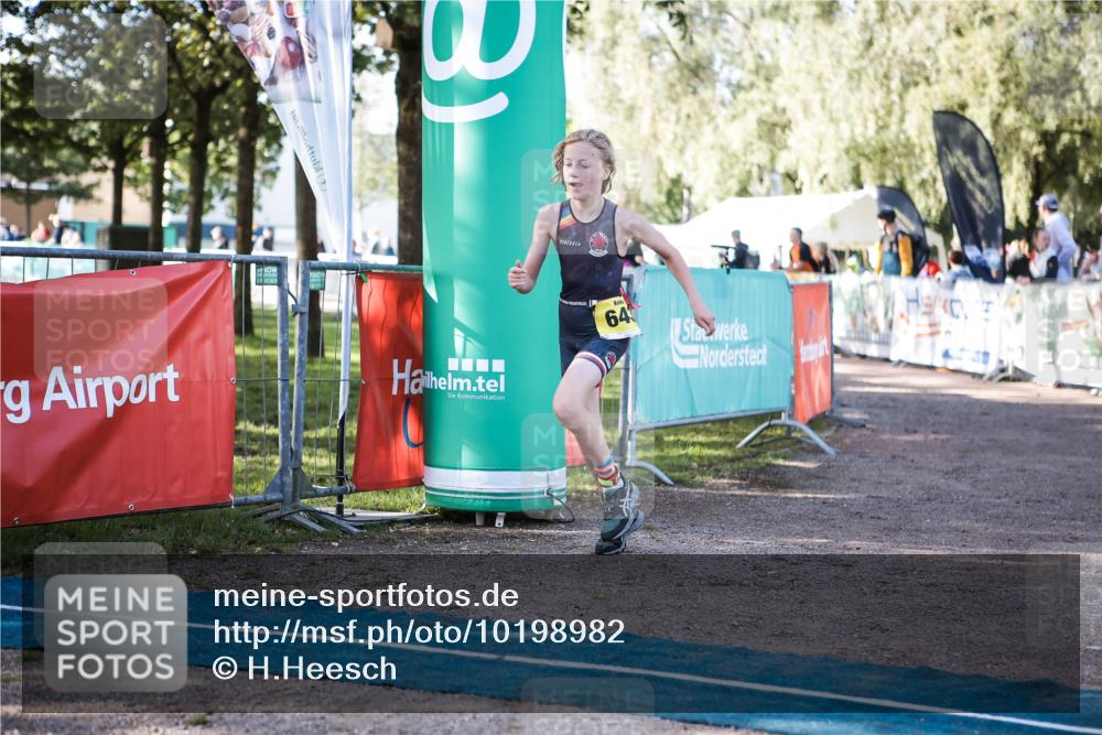 06.09.2026 - 20. Norderstedt Triathlon H.Heesch http://msf.ph/oto/10198982 06.09.2026 09:47:01 Ziel 643, 658 meine-sportfotos.de