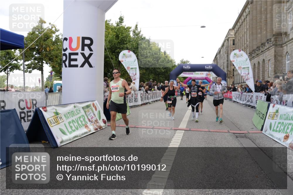 06.09.2026 - CURREX Alsterlauf Yannick Fuchs http://msf.ph/oto/10199012 06.09.2026 10:07:15 Ziel 2187, 2893, 2903, 3607, 4078, 4140, 5069, 5549, 5813, 5951, 6214, 8303, 8306 meine-sportfotos.de