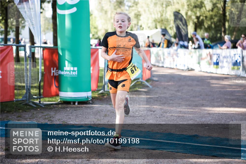 06.09.2026 - 20. Norderstedt Triathlon H.Heesch http://msf.ph/oto/10199198 06.09.2026 09:47:45 Ziel 671, 675 meine-sportfotos.de