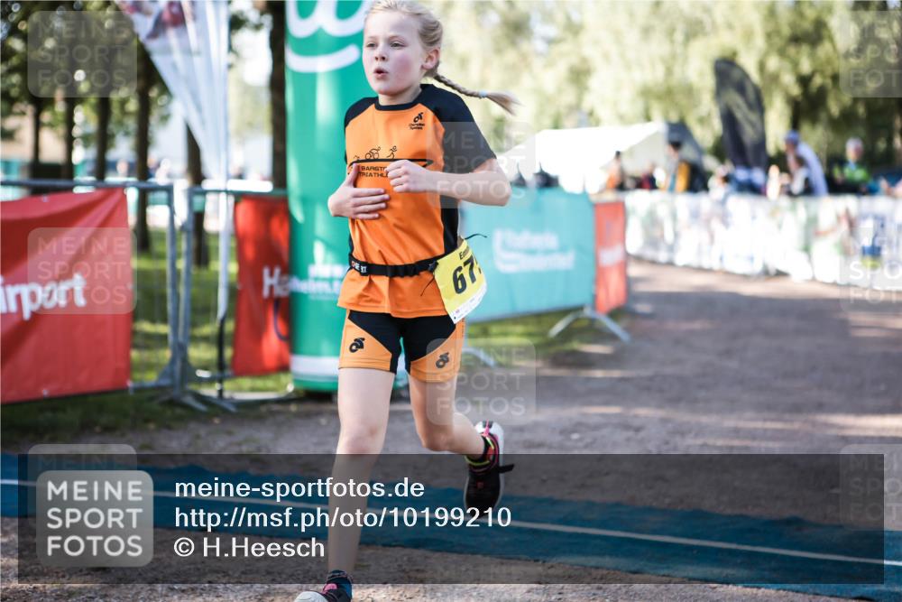 06.09.2026 - 20. Norderstedt Triathlon H.Heesch http://msf.ph/oto/10199210 06.09.2026 09:47:46 Ziel 671, 675 meine-sportfotos.de