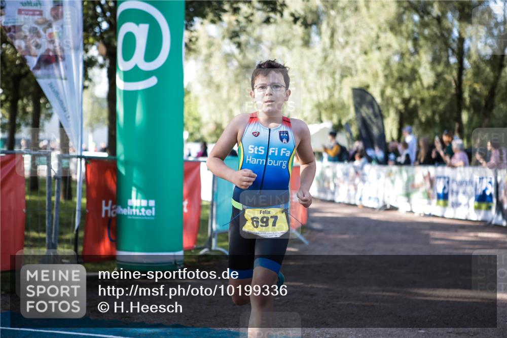 06.09.2026 - 20. Norderstedt Triathlon H.Heesch http://msf.ph/oto/10199336 06.09.2026 09:48:25 Ziel 696, 697 meine-sportfotos.de