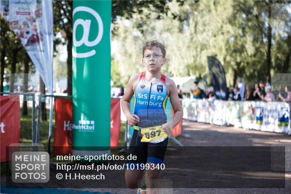06.09.2026 - 20. Norderstedt Triathlon H.Heesch http://msf.ph/oto/10199340 06.09.2026 09:48:25 Ziel 696, 697 meine-sportfotos.de