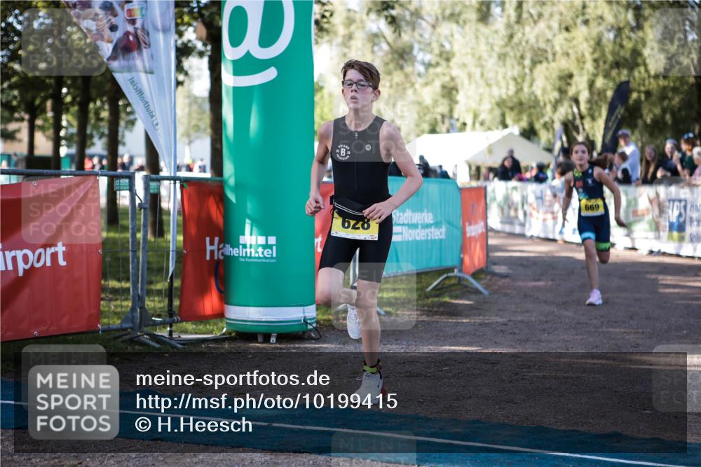 06.09.2026 - 20. Norderstedt Triathlon H.Heesch http://msf.ph/oto/10199415 06.09.2026 09:48:40 Ziel 628, 668, 669 meine-sportfotos.de