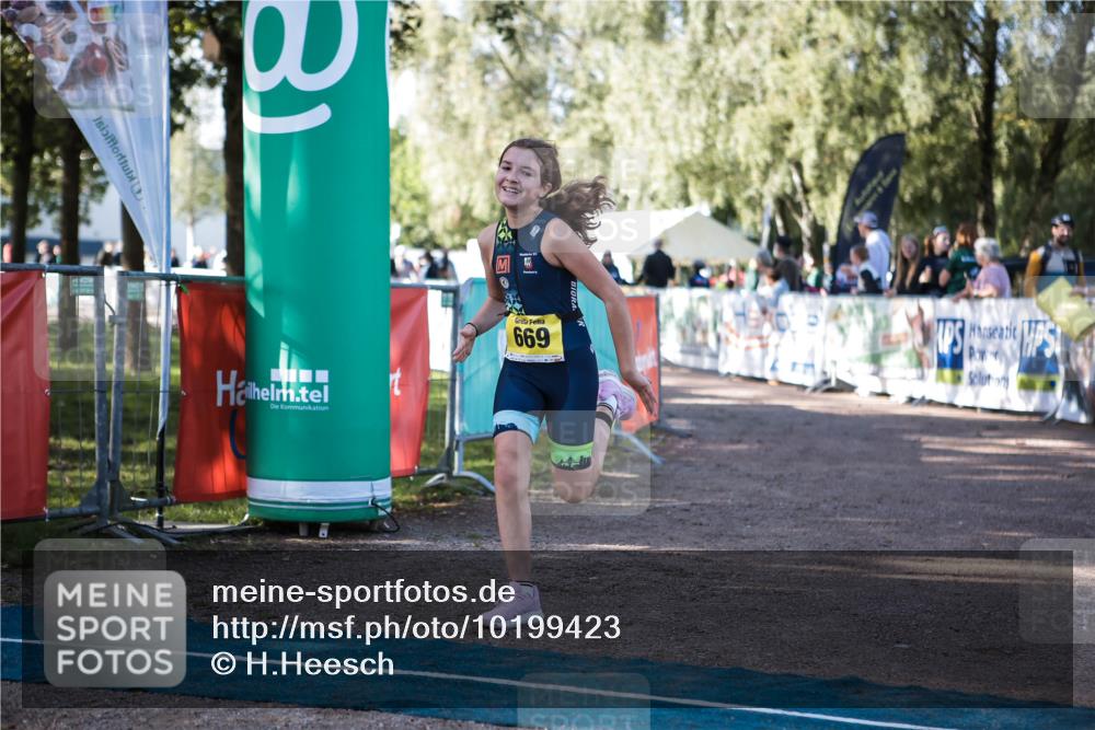 06.09.2026 - 20. Norderstedt Triathlon H.Heesch http://msf.ph/oto/10199423 06.09.2026 09:48:41 Ziel 628, 668, 669 meine-sportfotos.de