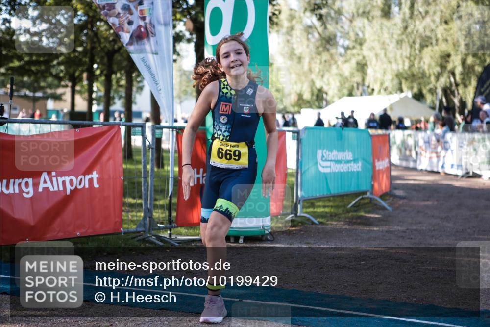 06.09.2026 - 20. Norderstedt Triathlon H.Heesch http://msf.ph/oto/10199429 06.09.2026 09:48:41 Ziel 628, 668, 669 meine-sportfotos.de