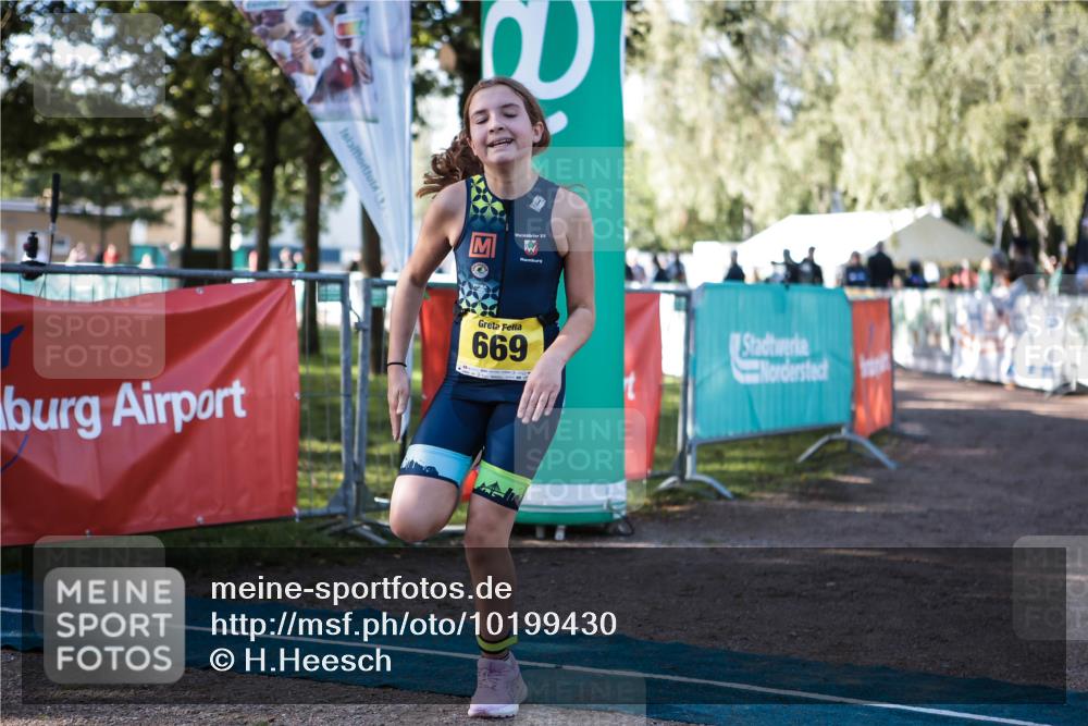 06.09.2026 - 20. Norderstedt Triathlon H.Heesch http://msf.ph/oto/10199430 06.09.2026 09:48:42 Ziel 628, 668, 669 meine-sportfotos.de