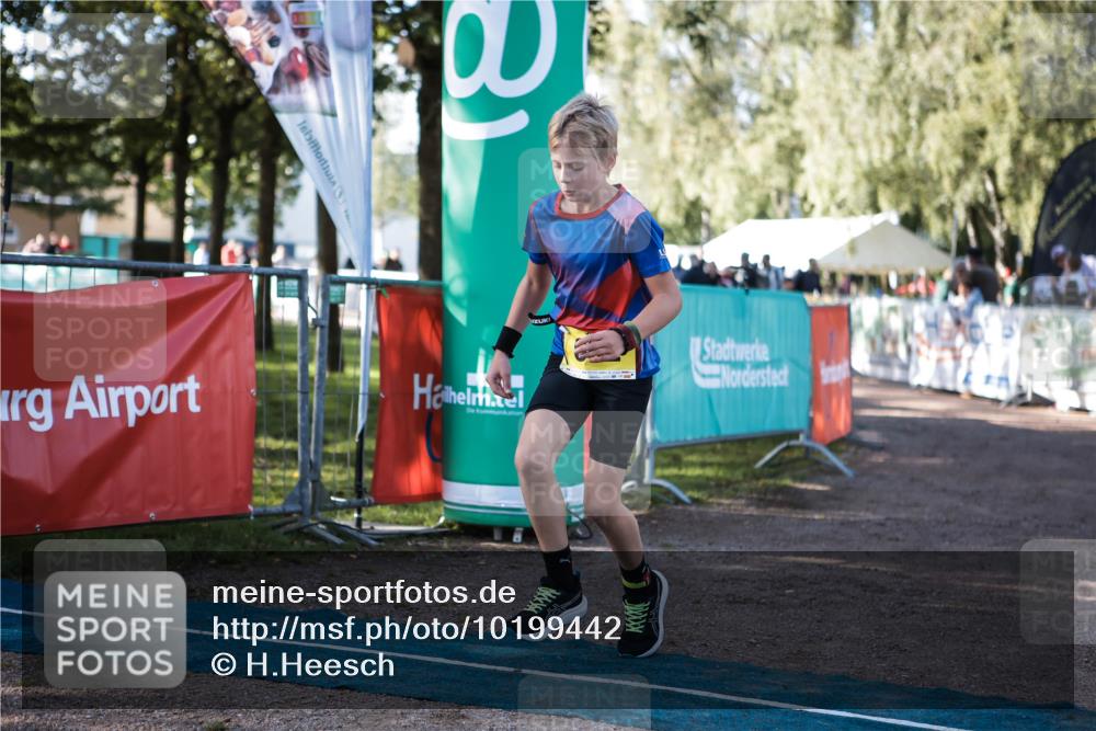 06.09.2026 - 20. Norderstedt Triathlon H.Heesch http://msf.ph/oto/10199442 06.09.2026 09:48:48 Ziel 669, 692 meine-sportfotos.de