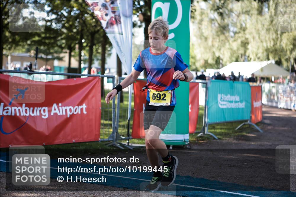 06.09.2026 - 20. Norderstedt Triathlon H.Heesch http://msf.ph/oto/10199445 06.09.2026 09:48:48 Ziel 669, 692 meine-sportfotos.de