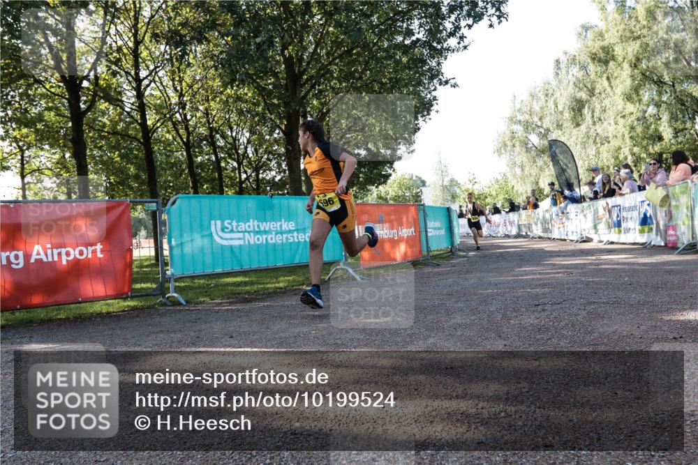 06.09.2026 - 20. Norderstedt Triathlon H.Heesch http://msf.ph/oto/10199524 06.09.2026 09:48:29 Ziel 634, 696, 697 meine-sportfotos.de