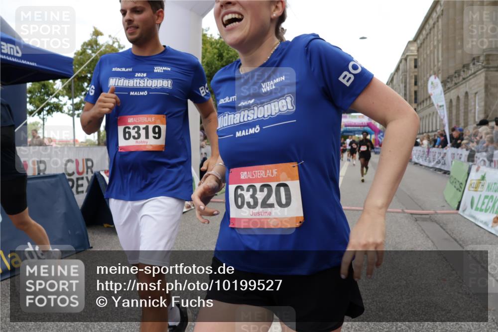 06.09.2026 - CURREX Alsterlauf Yannick Fuchs http://msf.ph/oto/10199527 06.09.2026 10:07:28 Ziel 2515, 2883, 3419, 3566, 3927, 4901, 5227, 5396, 5634, 6265, 6319, 6320, 6368 meine-sportfotos.de