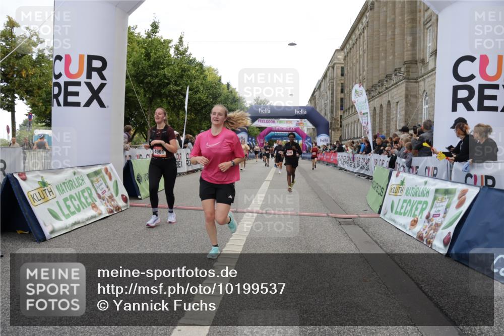 06.09.2026 - CURREX Alsterlauf Yannick Fuchs http://msf.ph/oto/10199537 06.09.2026 10:07:28 Ziel 2515, 2883, 3419, 3566, 3927, 4901, 5227, 5396, 5634, 6265, 6319, 6320, 6368 meine-sportfotos.de