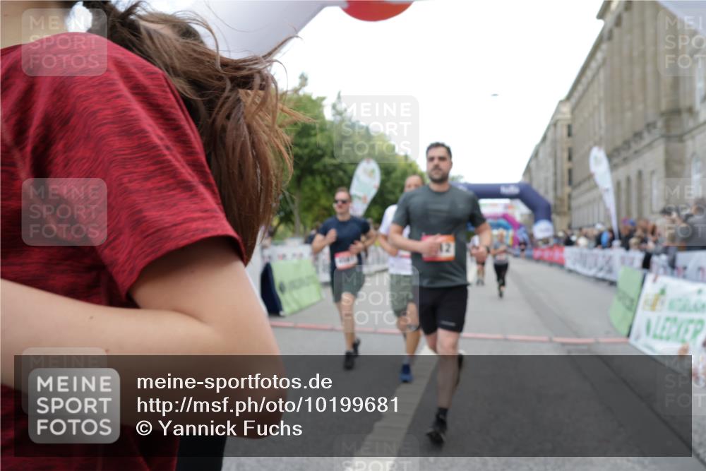 06.09.2026 - CURREX Alsterlauf Yannick Fuchs http://msf.ph/oto/10199681 06.09.2026 10:07:35 Ziel 2176, 2524, 3012, 3419, 3566, 3927, 4208, 4561, 4901, 5261, 5396, 5633, 5634, 6147, 6265 meine-sportfotos.de
