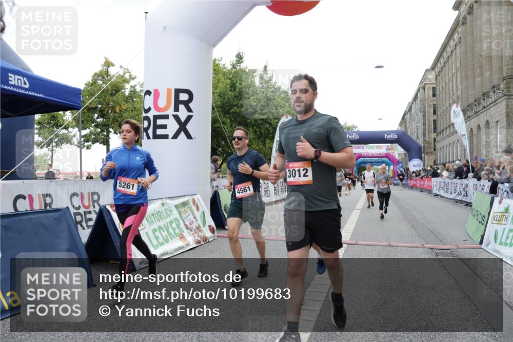06.09.2026 - CURREX Alsterlauf Yannick Fuchs http://msf.ph/oto/10199683 06.09.2026 10:07:35 Ziel 2176, 2524, 3012, 3419, 3566, 3927, 4208, 4561, 4901, 5261, 5396, 5633, 5634, 6147, 6265 meine-sportfotos.de