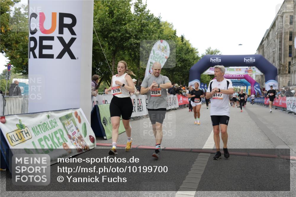 06.09.2026 - CURREX Alsterlauf Yannick Fuchs http://msf.ph/oto/10199700 06.09.2026 10:07:39 Ziel 2176, 2430, 2524, 3012, 3419, 3927, 4208, 4561, 5261, 5633, 5634, 6147, 6265 meine-sportfotos.de