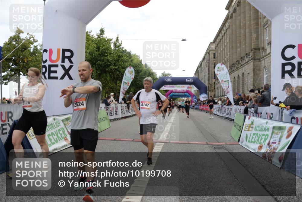 06.09.2026 - CURREX Alsterlauf Yannick Fuchs http://msf.ph/oto/10199708 06.09.2026 10:07:41 Ziel 2176, 2430, 2524, 3012, 3576, 3705, 3706, 4208, 4473, 4561, 5261, 5338, 5633, 6147 meine-sportfotos.de