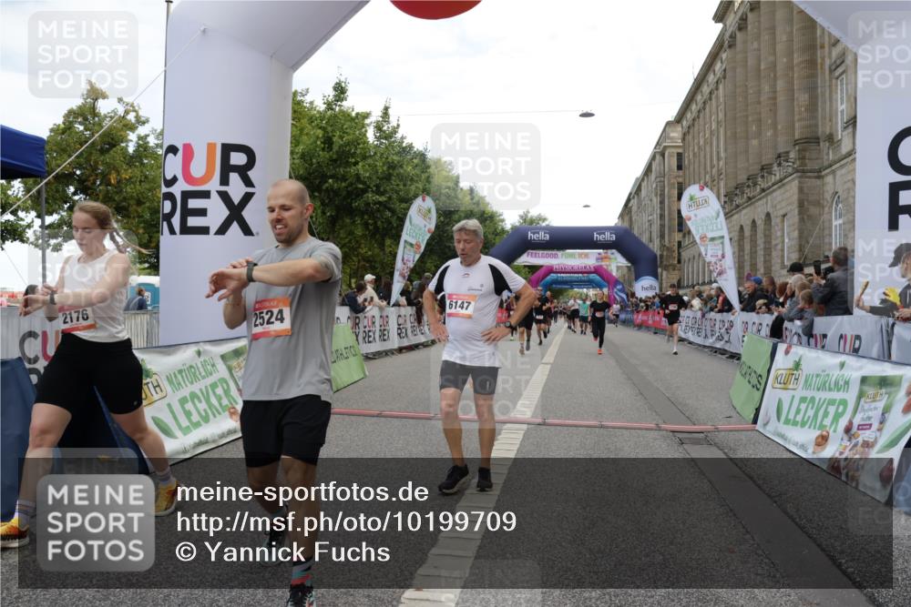 06.09.2026 - CURREX Alsterlauf Yannick Fuchs http://msf.ph/oto/10199709 06.09.2026 10:07:41 Ziel 2176, 2430, 2524, 3012, 3576, 3705, 3706, 4208, 4473, 4561, 5261, 5338, 5633, 6147 meine-sportfotos.de