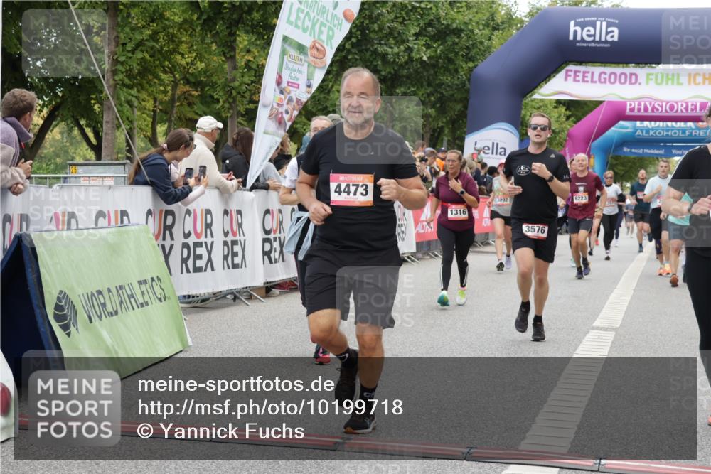 06.09.2026 - CURREX Alsterlauf Yannick Fuchs http://msf.ph/oto/10199718 06.09.2026 10:07:44 Ziel 1316, 2176, 2430, 2524, 3576, 3705, 3706, 4473, 5338, 5633, 6147 meine-sportfotos.de