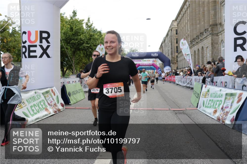 06.09.2026 - CURREX Alsterlauf Yannick Fuchs http://msf.ph/oto/10199797 06.09.2026 10:07:47 Ziel 1316, 2123, 2430, 2654, 3092, 3576, 3705, 3706, 4419, 4473, 5338, 5860, 6044, 6176, 6223 meine-sportfotos.de