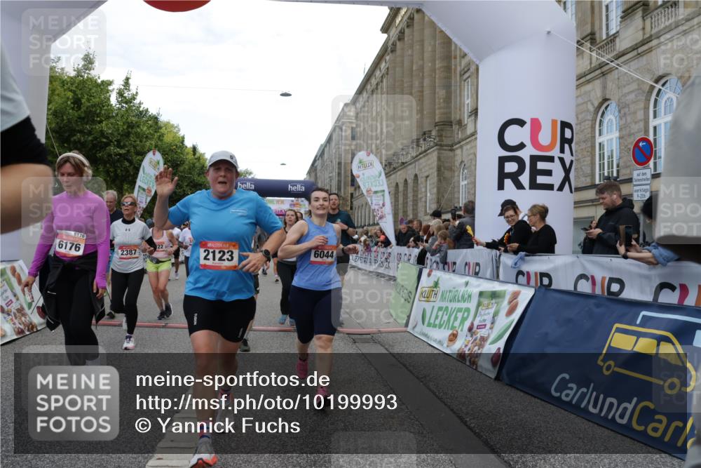 06.09.2026 - CURREX Alsterlauf Yannick Fuchs http://msf.ph/oto/10199993 06.09.2026 10:07:53 Ziel 1316, 2123, 2387, 2654, 2933, 3092, 3296, 3576, 3722, 3723, 3757, 3758, 3915, 3916, 3932, 4419, 5324, 5587, 5588, 5791, 5860, 6044, 6176, 6223, 6382 meine-sportfotos.de