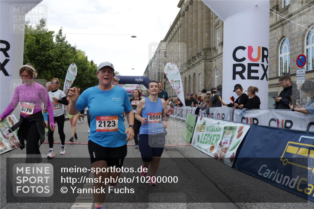 06.09.2026 - CURREX Alsterlauf Yannick Fuchs http://msf.ph/oto/10200000 06.09.2026 10:07:53 Ziel 1316, 2123, 2387, 2654, 2933, 3092, 3296, 3576, 3722, 3723, 3757, 3758, 3915, 3916, 3932, 4419, 5324, 5587, 5588, 5791, 5860, 6044, 6176, 6223, 6382 meine-sportfotos.de