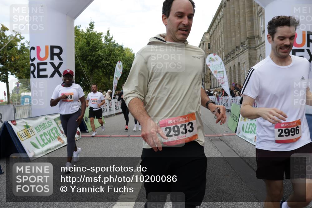 06.09.2026 - CURREX Alsterlauf Yannick Fuchs http://msf.ph/oto/10200086 06.09.2026 10:07:56 Ziel 2123, 2387, 2654, 2933, 3092, 3296, 3722, 3723, 3757, 3758, 3915, 3916, 3932, 4159, 4419, 5324, 5587, 5588, 5597, 5791, 5860, 6044, 6168, 6176, 6223, 6382 meine-sportfotos.de