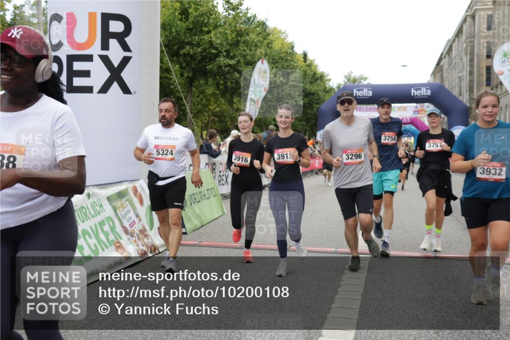 06.09.2026 - CURREX Alsterlauf Yannick Fuchs http://msf.ph/oto/10200108 06.09.2026 10:07:57 Ziel 2123, 2387, 2654, 2933, 3092, 3296, 3666, 3722, 3723, 3757, 3758, 3915, 3916, 3932, 4159, 4419, 5324, 5587, 5588, 5597, 5791, 5860, 6044, 6168, 6176, 6223, 6382 meine-sportfotos.de