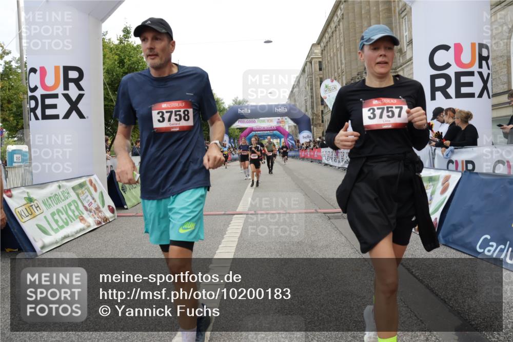 06.09.2026 - CURREX Alsterlauf Yannick Fuchs http://msf.ph/oto/10200183 06.09.2026 10:07:59 Ziel 2123, 2387, 2933, 3296, 3666, 3722, 3723, 3757, 3758, 3915, 3916, 3932, 4159, 5256, 5290, 5324, 5587, 5588, 5597, 5791, 6044, 6168, 6382 meine-sportfotos.de
