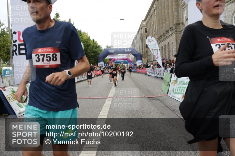 06.09.2026 - CURREX Alsterlauf Yannick Fuchs http://msf.ph/oto/10200192 06.09.2026 10:07:59 Ziel 2123, 2387, 2933, 3296, 3666, 3722, 3723, 3757, 3758, 3915, 3916, 3932, 4159, 5256, 5290, 5324, 5587, 5588, 5597, 5791, 6044, 6168, 6382 meine-sportfotos.de