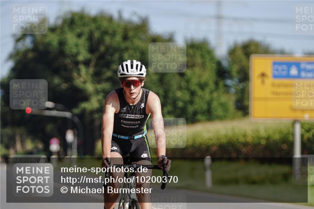 06.09.2026 - 20. Norderstedt Triathlon Michael Burmester http://msf.ph/oto/10200370 06.09.2026 10:35:13 Radfahren 729, 742 meine-sportfotos.de