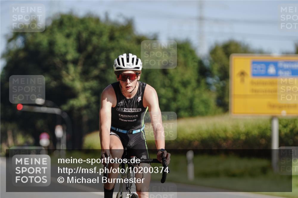 06.09.2026 - 20. Norderstedt Triathlon Michael Burmester http://msf.ph/oto/10200374 06.09.2026 10:35:13 Radfahren 729, 742 meine-sportfotos.de