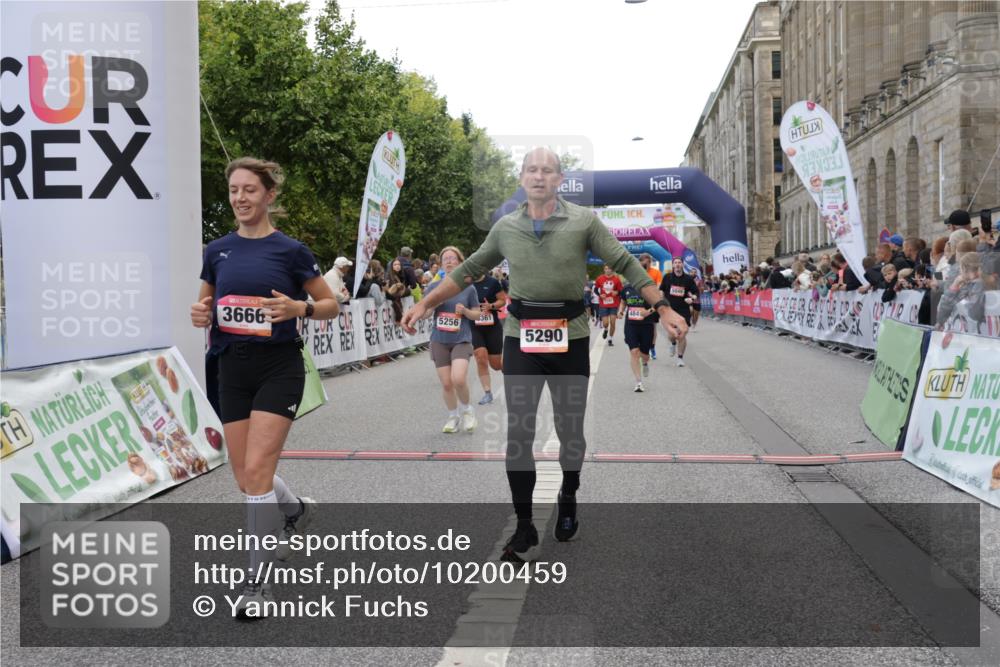 06.09.2026 - CURREX Alsterlauf Yannick Fuchs http://msf.ph/oto/10200459 06.09.2026 10:08:03 Ziel 3296, 3298, 3666, 3757, 3758, 3915, 3916, 3932, 4159, 4841, 5049, 5256, 5290, 5324, 5597, 6168, 6361, 6395 meine-sportfotos.de