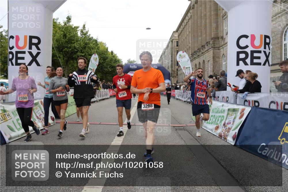 06.09.2026 - CURREX Alsterlauf Yannick Fuchs http://msf.ph/oto/10201058 06.09.2026 10:08:10 Ziel 2363, 2390, 2407, 2785, 3192, 3193, 3194, 3298, 4292, 4727, 4841, 5049, 5256, 5290, 5507, 6361, 6395 meine-sportfotos.de