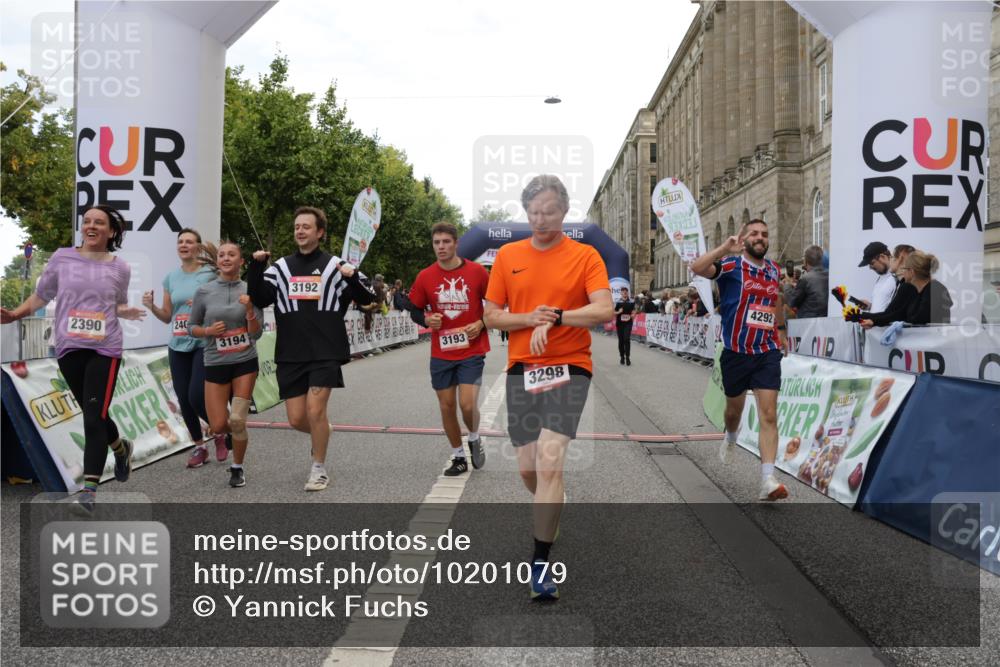 06.09.2026 - CURREX Alsterlauf Yannick Fuchs http://msf.ph/oto/10201079 06.09.2026 10:08:10 Ziel 2363, 2390, 2407, 2785, 3192, 3193, 3194, 3298, 4292, 4727, 4841, 5049, 5256, 5290, 5507, 6361, 6395 meine-sportfotos.de