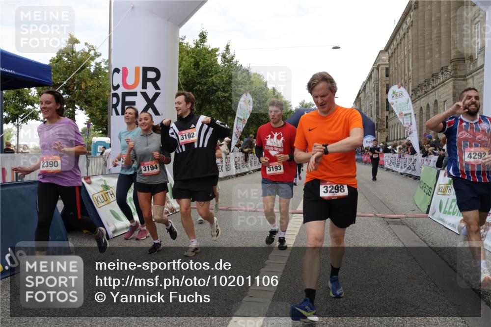 06.09.2026 - CURREX Alsterlauf Yannick Fuchs http://msf.ph/oto/10201106 06.09.2026 10:08:10 Ziel 2363, 2390, 2407, 2785, 3192, 3193, 3194, 3298, 4292, 4727, 4841, 5049, 5256, 5290, 5507, 6361, 6395 meine-sportfotos.de
