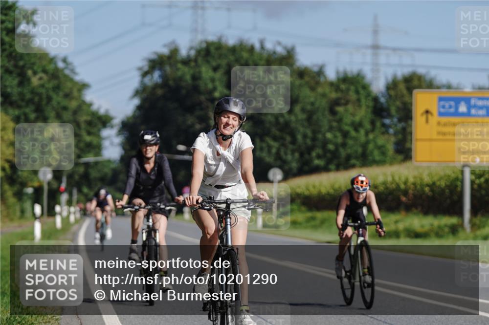 06.09.2026 - 20. Norderstedt Triathlon Michael Burmester http://msf.ph/oto/10201290 06.09.2026 10:40:00 Radfahren 64, 748, 1200, 1222 meine-sportfotos.de