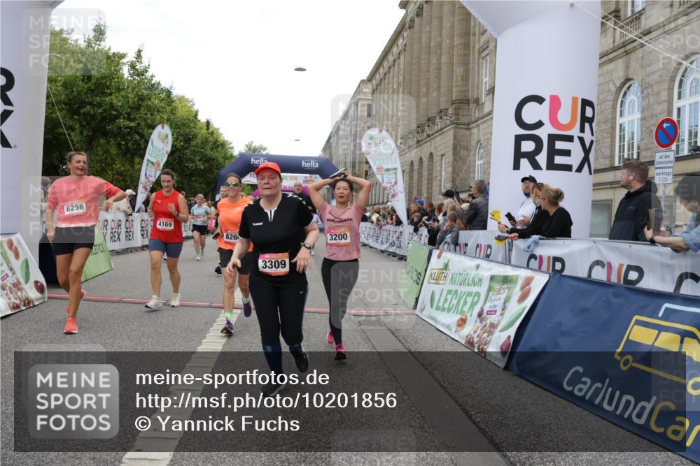 06.09.2026 - CURREX Alsterlauf Yannick Fuchs http://msf.ph/oto/10201856 06.09.2026 10:08:18 Ziel 2363, 2440, 2785, 3200, 3309, 3352, 3933, 4146, 4169, 4247, 4590, 5342, 5502, 5507, 6473, 8045, 8258, 8260, 8297 meine-sportfotos.de