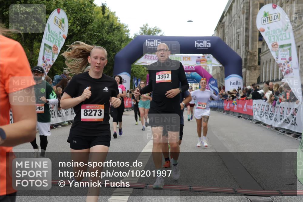 06.09.2026 - CURREX Alsterlauf Yannick Fuchs http://msf.ph/oto/10201997 06.09.2026 10:08:20 Ziel 2155, 2363, 2440, 2504, 2785, 3200, 3309, 3352, 3933, 4146, 4169, 4247, 4399, 4447, 4590, 5342, 5502, 5507, 5582, 6473, 8045, 8258, 8260, 8297 meine-sportfotos.de