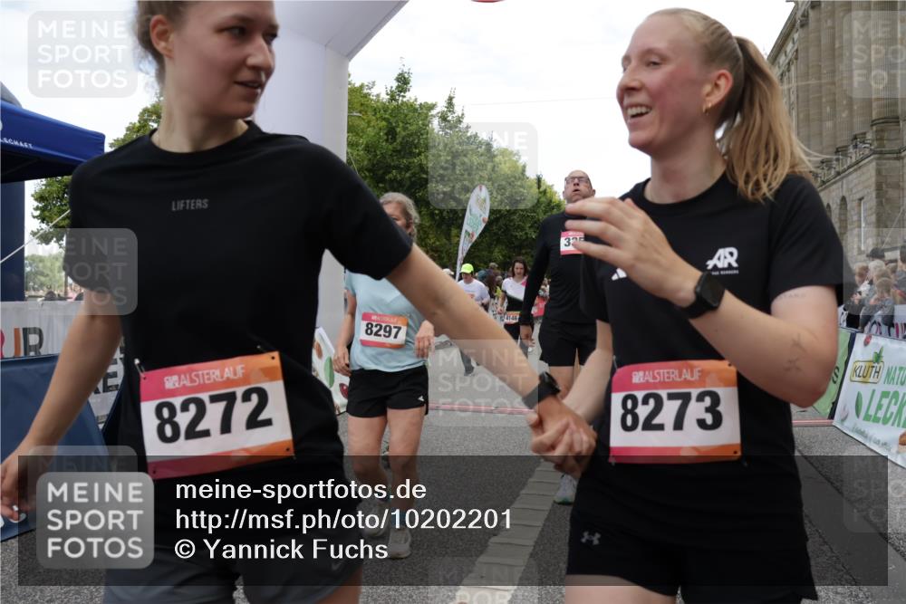 06.09.2026 - CURREX Alsterlauf Yannick Fuchs http://msf.ph/oto/10202201 06.09.2026 10:08:22 Ziel 2080, 2155, 2440, 2504, 3200, 3309, 3352, 3390, 3933, 4146, 4169, 4247, 4399, 4447, 4590, 5342, 5502, 5582, 6473, 8045, 8258, 8260, 8297 meine-sportfotos.de