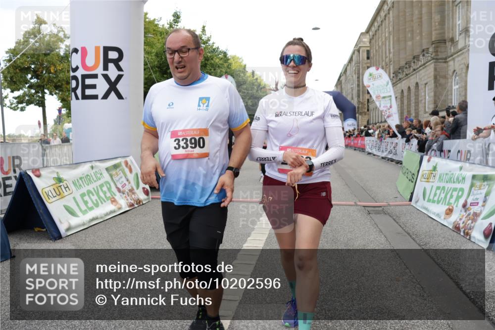 06.09.2026 - CURREX Alsterlauf Yannick Fuchs http://msf.ph/oto/10202596 06.09.2026 10:08:27 Ziel 2035, 2080, 2105, 2155, 2440, 2504, 3093, 3352, 3390, 4146, 4247, 4399, 4447, 4476, 5030, 5342, 5502, 5582, 5854, 6230, 6473, 8045, 8297 meine-sportfotos.de